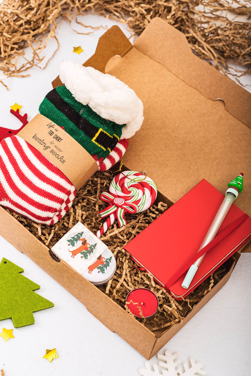 Χριστουγεννιάτικο Gift Box Notebook & Fluffy Elf Κάλτσες