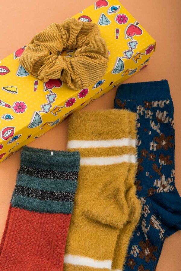 Σετ Δώρου Γυναικείες Κάλτσες & Scrunchie Ώχρα
