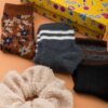 Σετ Δώρου Γυναικείες Κάλτσες & Scrunchie Εκρού