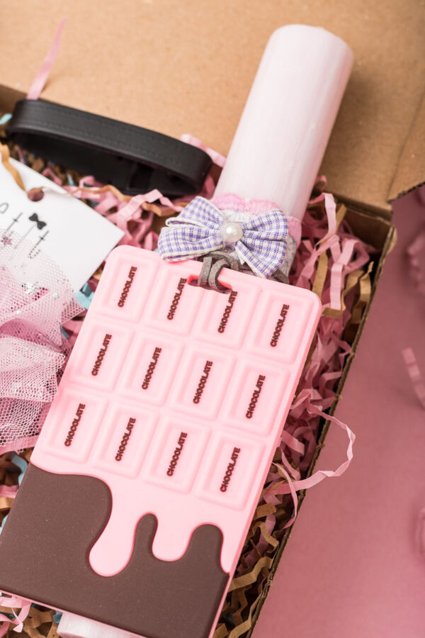 Easter Box Ροζ Στρόγγυλη Χειροποίητη Αρωματική Πασχαλινή Λαμπάδα Pink Chocolate