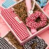 Easter Box Summer Set of 2 Mε Shopping Bag και Scrunchie Ψιλό Καρό Πασχαλινή Λαμπάδα